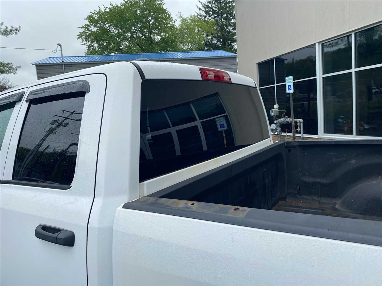 RAM 1500 Classic Express 4x4 Crew Cab 5'7" Box 2019