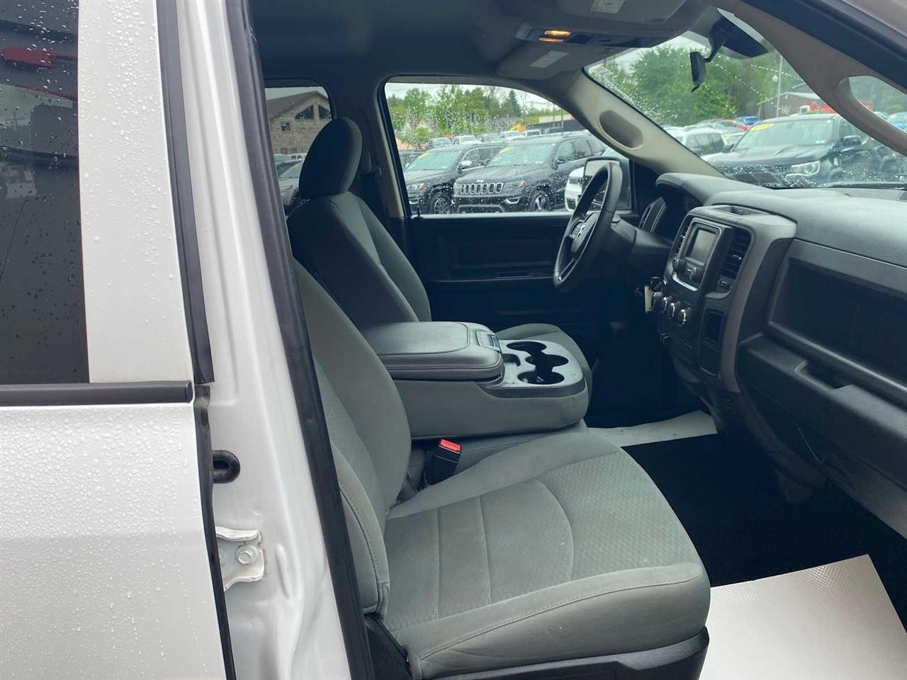 RAM 1500 Classic Express 4x4 Crew Cab 5'7" Box 2019