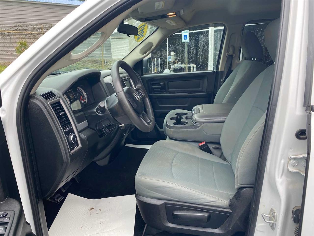 RAM 1500 Classic Express 4x4 Crew Cab 5'7" Box 2019