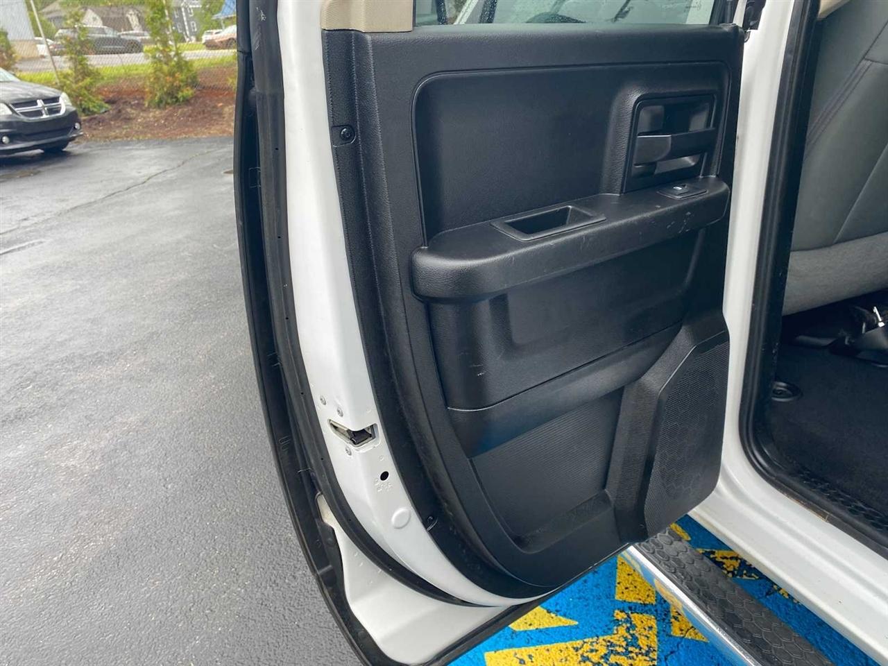 RAM 1500 Classic Express 4x4 Crew Cab 5'7" Box 2019