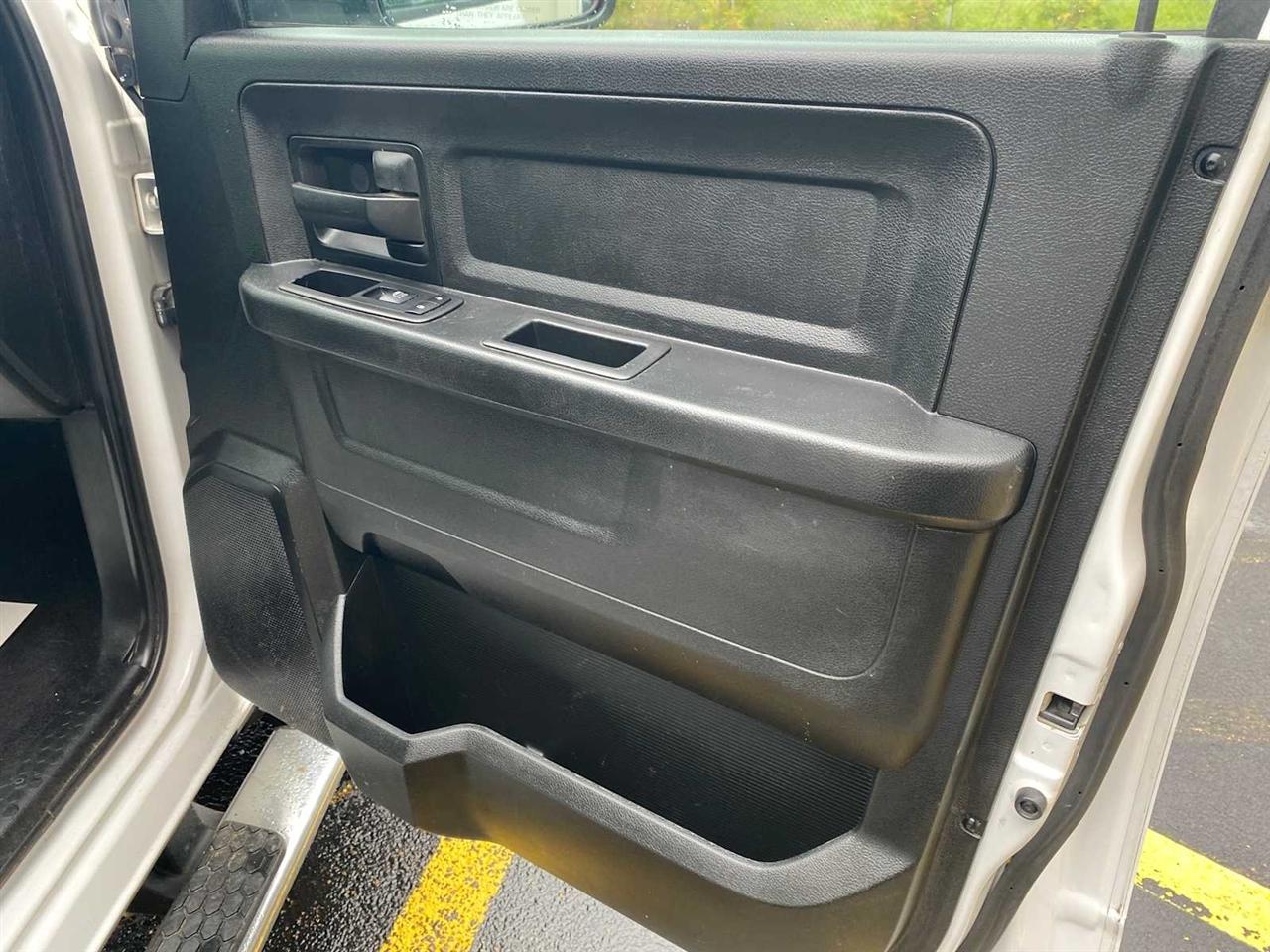 RAM 1500 Classic Express 4x4 Crew Cab 5'7" Box 2019