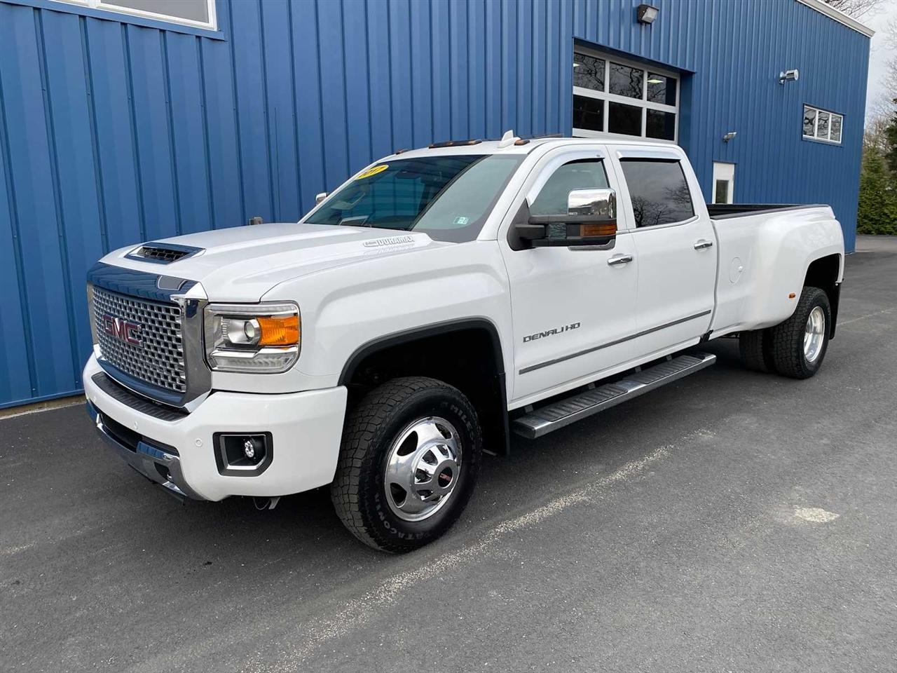 GMC Sierra 3500HD Denali Crew Cab 4WD 2017