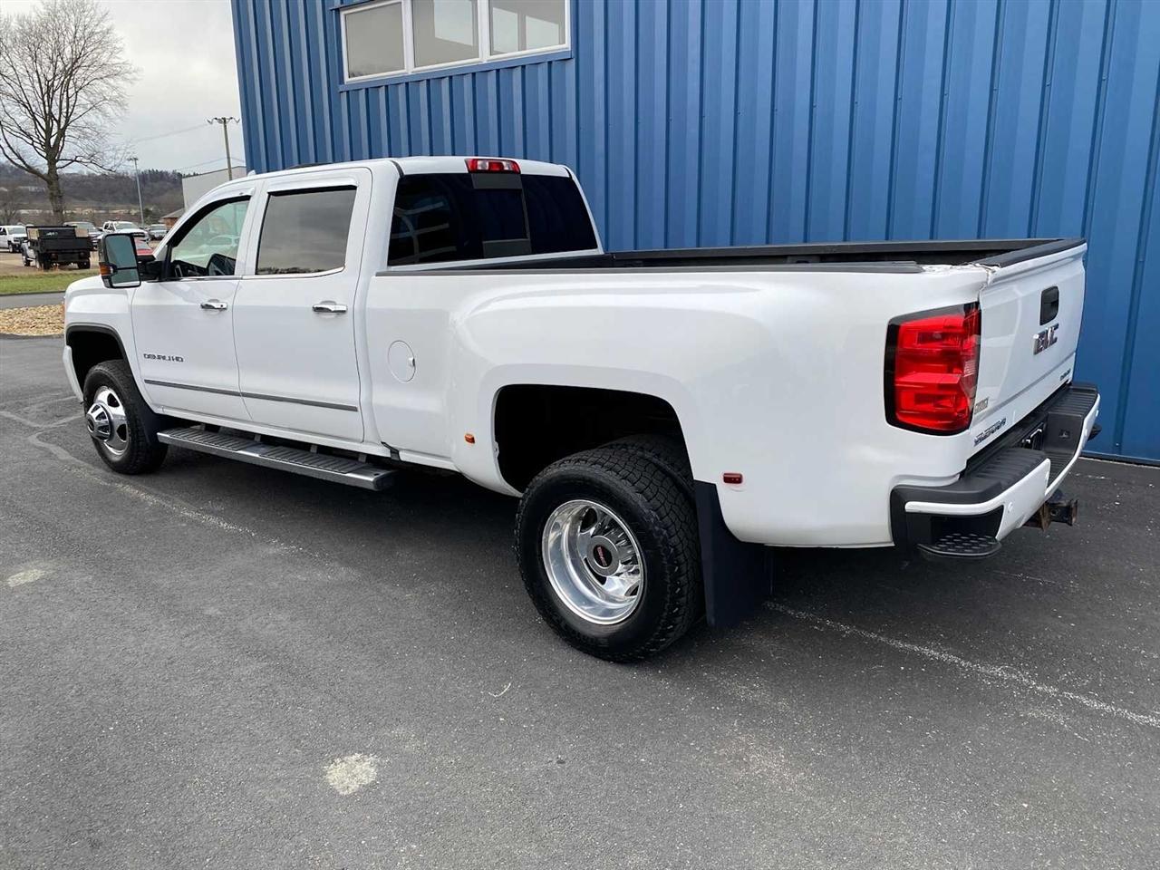 GMC Sierra 3500HD Denali Crew Cab 4WD 2017