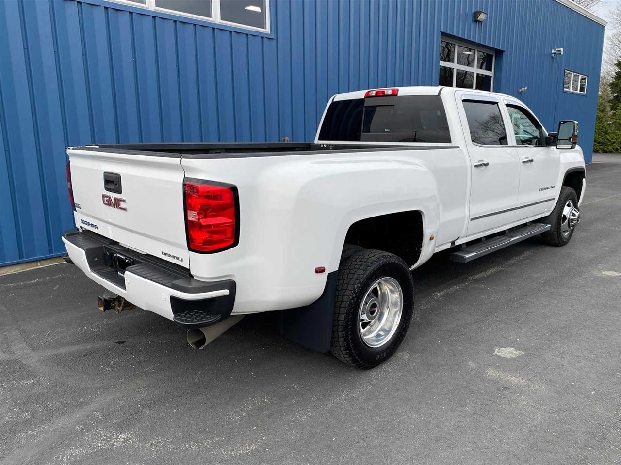 GMC Sierra 3500HD Denali Crew Cab 4WD 2017