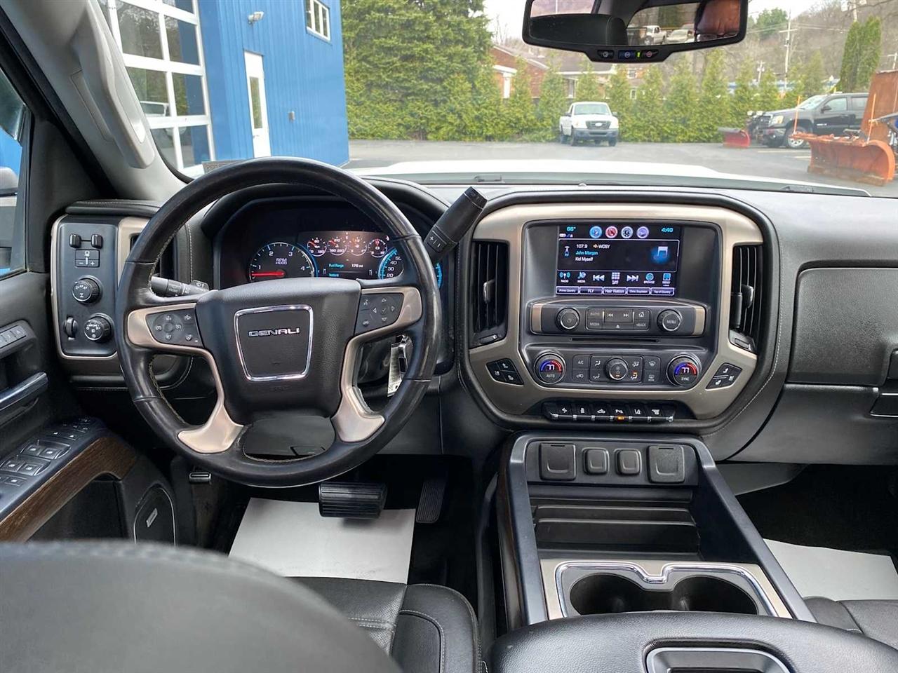 GMC Sierra 3500HD Denali Crew Cab 4WD 2017