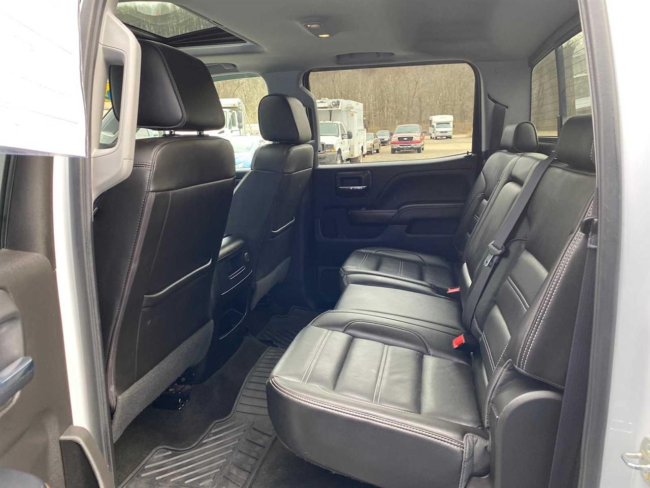 GMC Sierra 3500HD Denali Crew Cab 4WD 2017