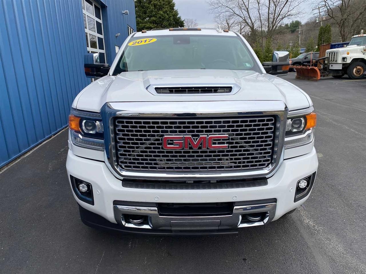 GMC Sierra 3500HD Denali Crew Cab 4WD 2017