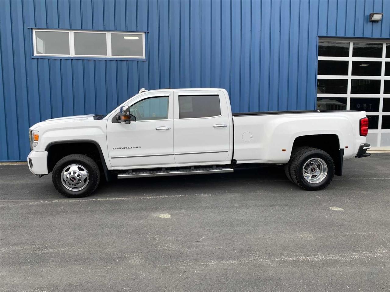 GMC Sierra 3500HD Denali Crew Cab 4WD 2017