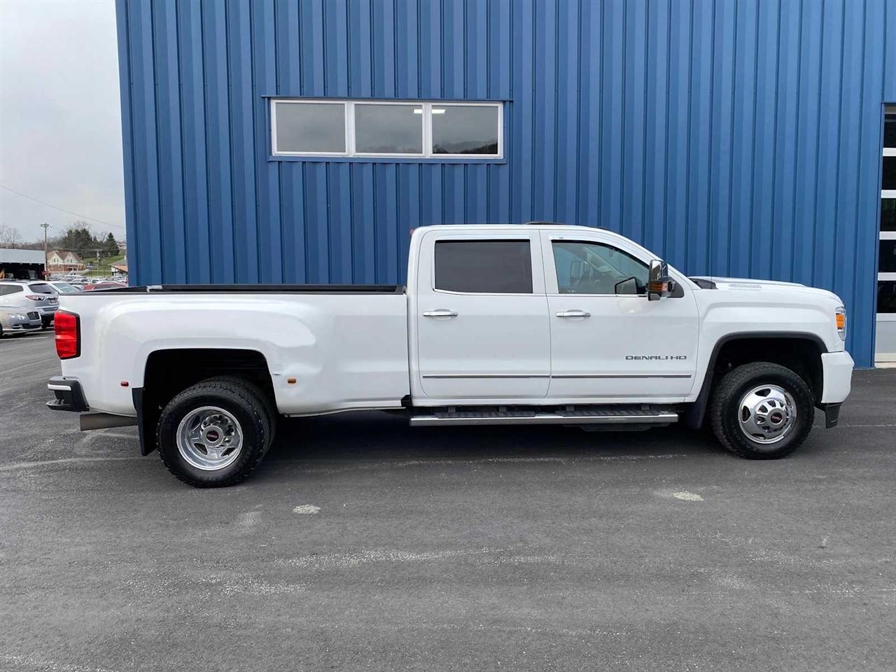 GMC Sierra 3500HD Denali Crew Cab 4WD 2017