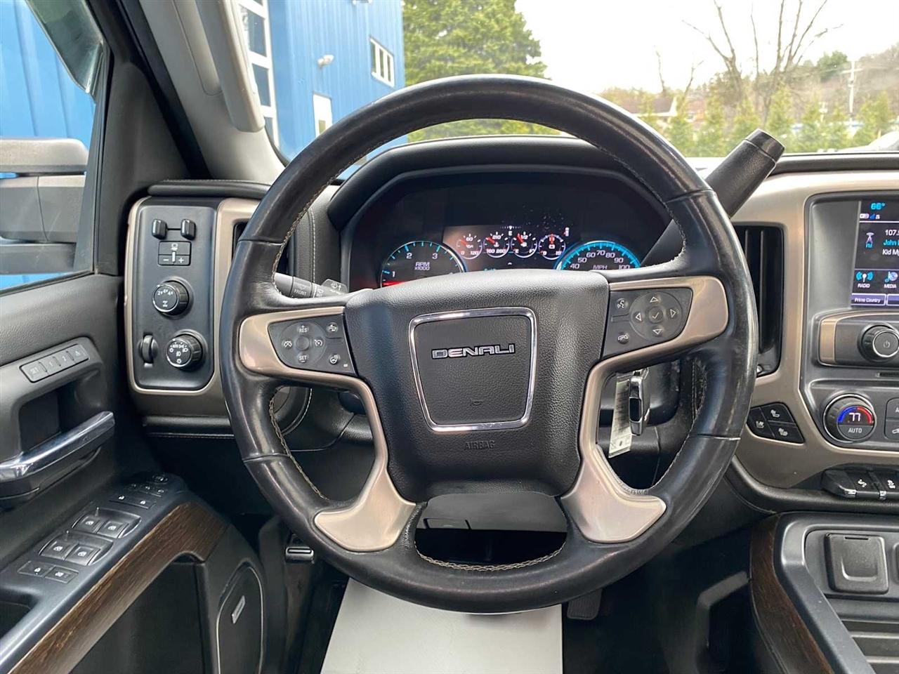 GMC Sierra 3500HD Denali Crew Cab 4WD 2017