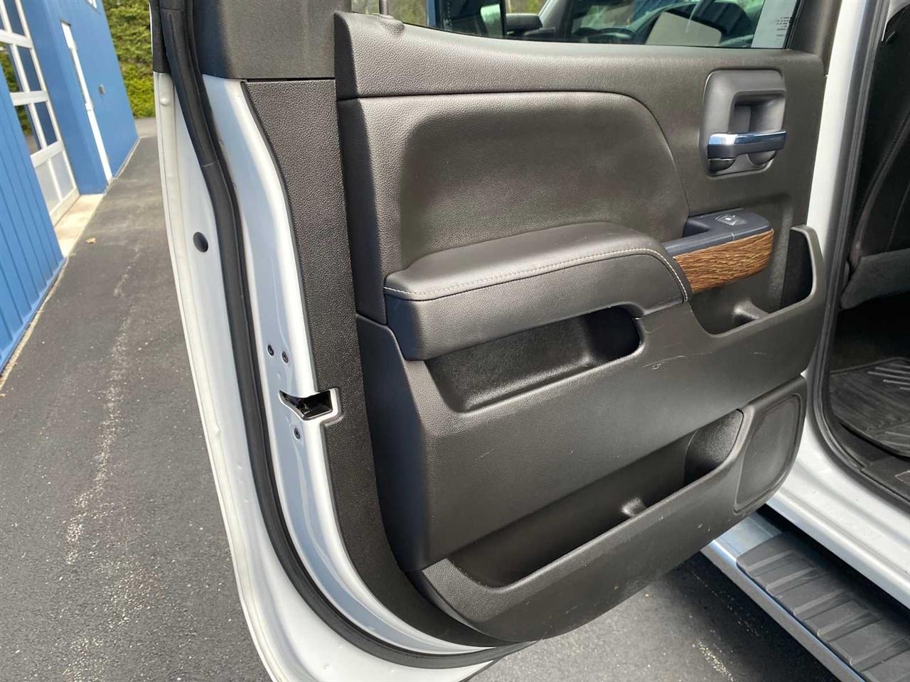 GMC Sierra 3500HD Denali Crew Cab 4WD 2017