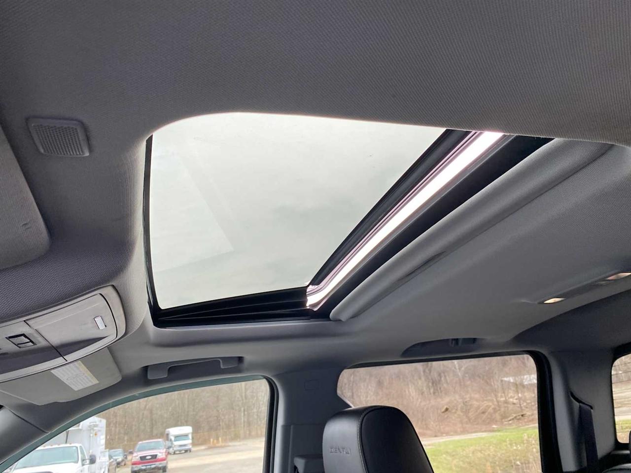 GMC Sierra 3500HD Denali Crew Cab 4WD 2017