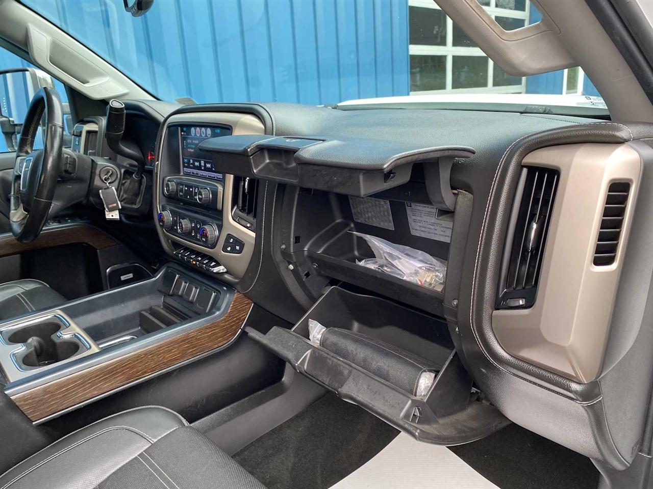 GMC Sierra 3500HD Denali Crew Cab 4WD 2017