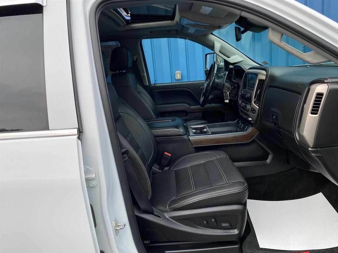 GMC Sierra 3500HD Denali Crew Cab 4WD 2017