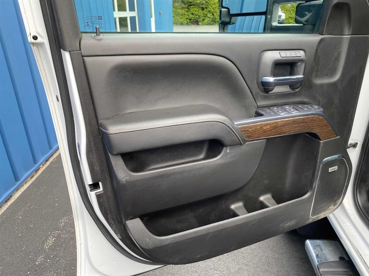 GMC Sierra 3500HD Denali Crew Cab 4WD 2017