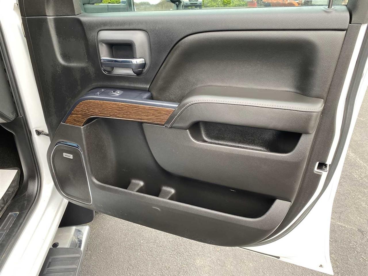 GMC Sierra 3500HD Denali Crew Cab 4WD 2017