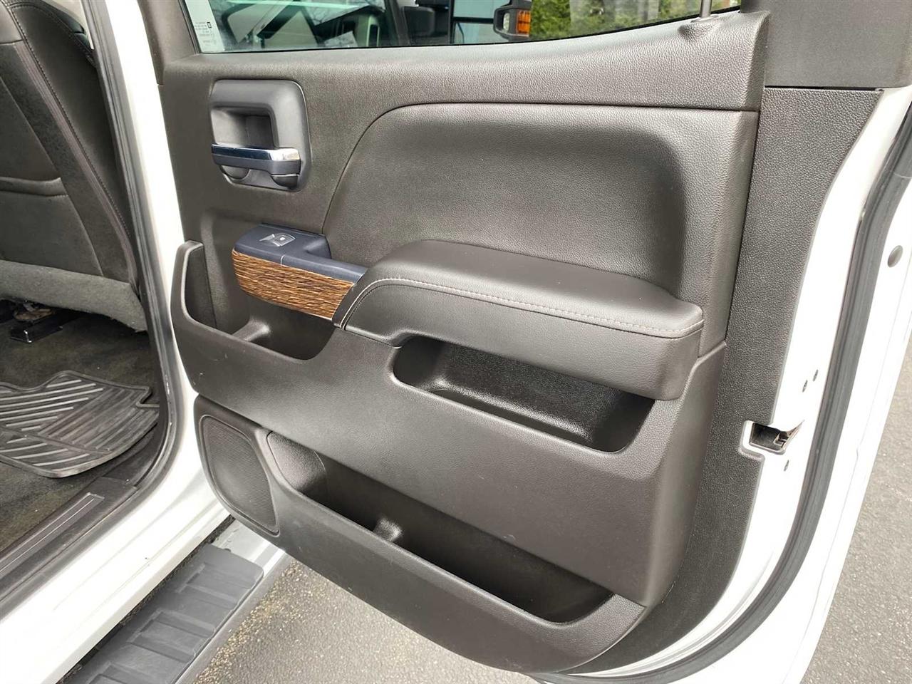 GMC Sierra 3500HD Denali Crew Cab 4WD 2017