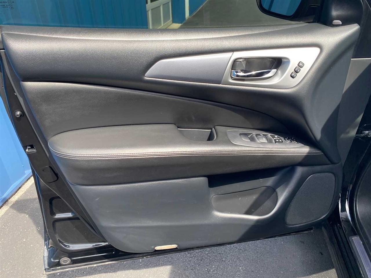 Nissan Pathfinder SL 4WD 2019