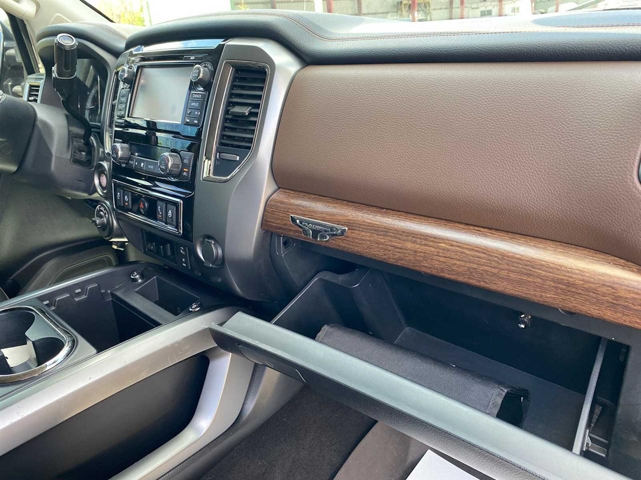 Nissan Titan XD Platinum Reserve Crew Cab 4WD 2018