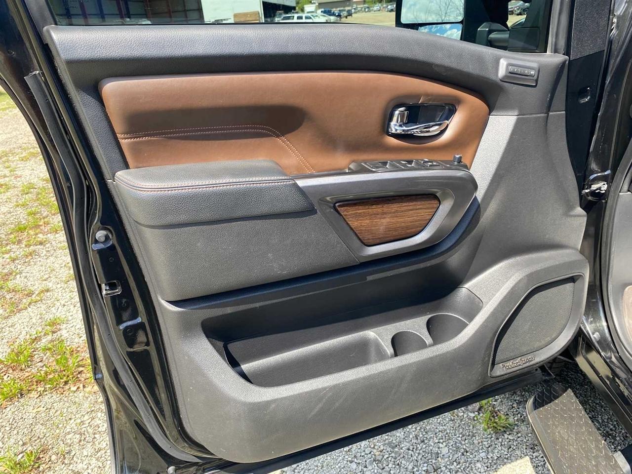 Nissan Titan XD Platinum Reserve Crew Cab 4WD 2018