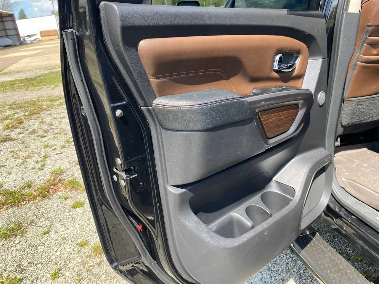 Nissan Titan XD Platinum Reserve Crew Cab 4WD 2018