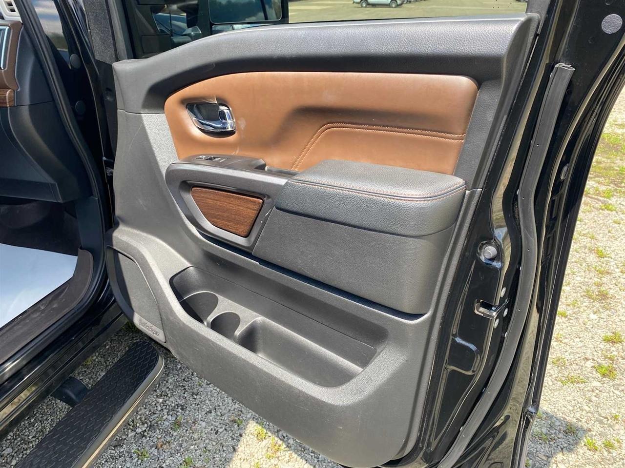 Nissan Titan XD Platinum Reserve Crew Cab 4WD 2018