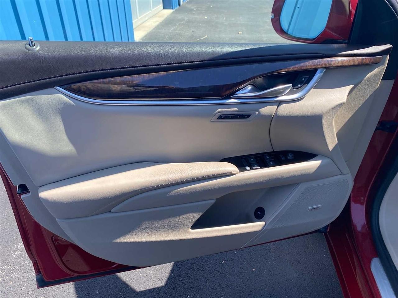 Cadillac XTS Luxury 2013