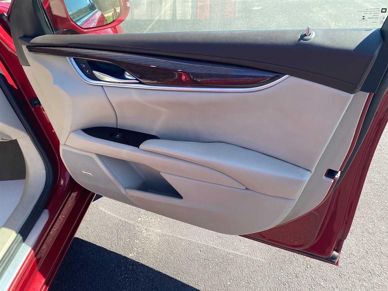 Cadillac XTS Luxury 2013