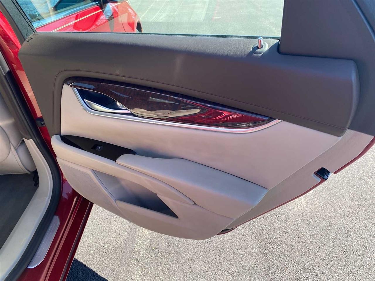 Cadillac XTS Luxury 2013