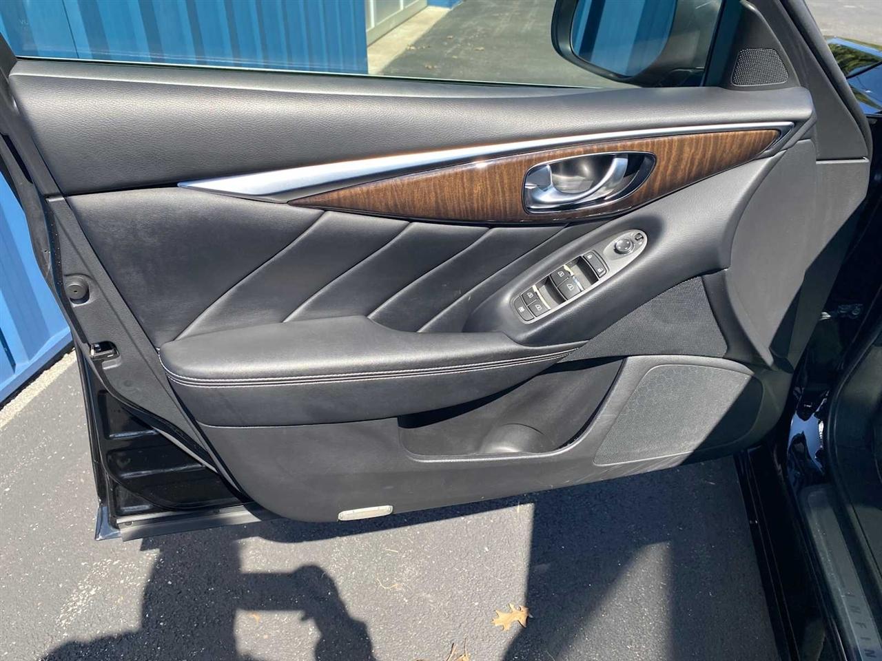 Infiniti Q50 3.0t LUXE AWD 2018