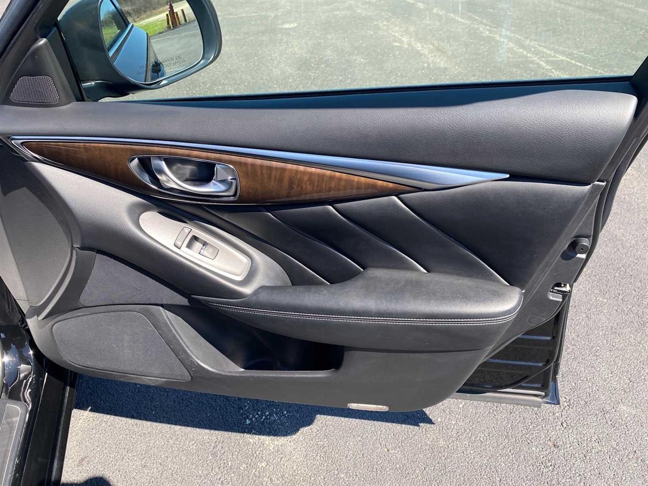 Infiniti Q50 3.0t LUXE AWD 2018