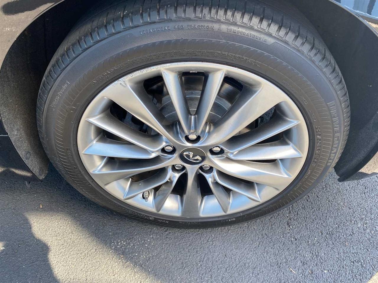 Infiniti Q50 3.0t LUXE AWD 2018