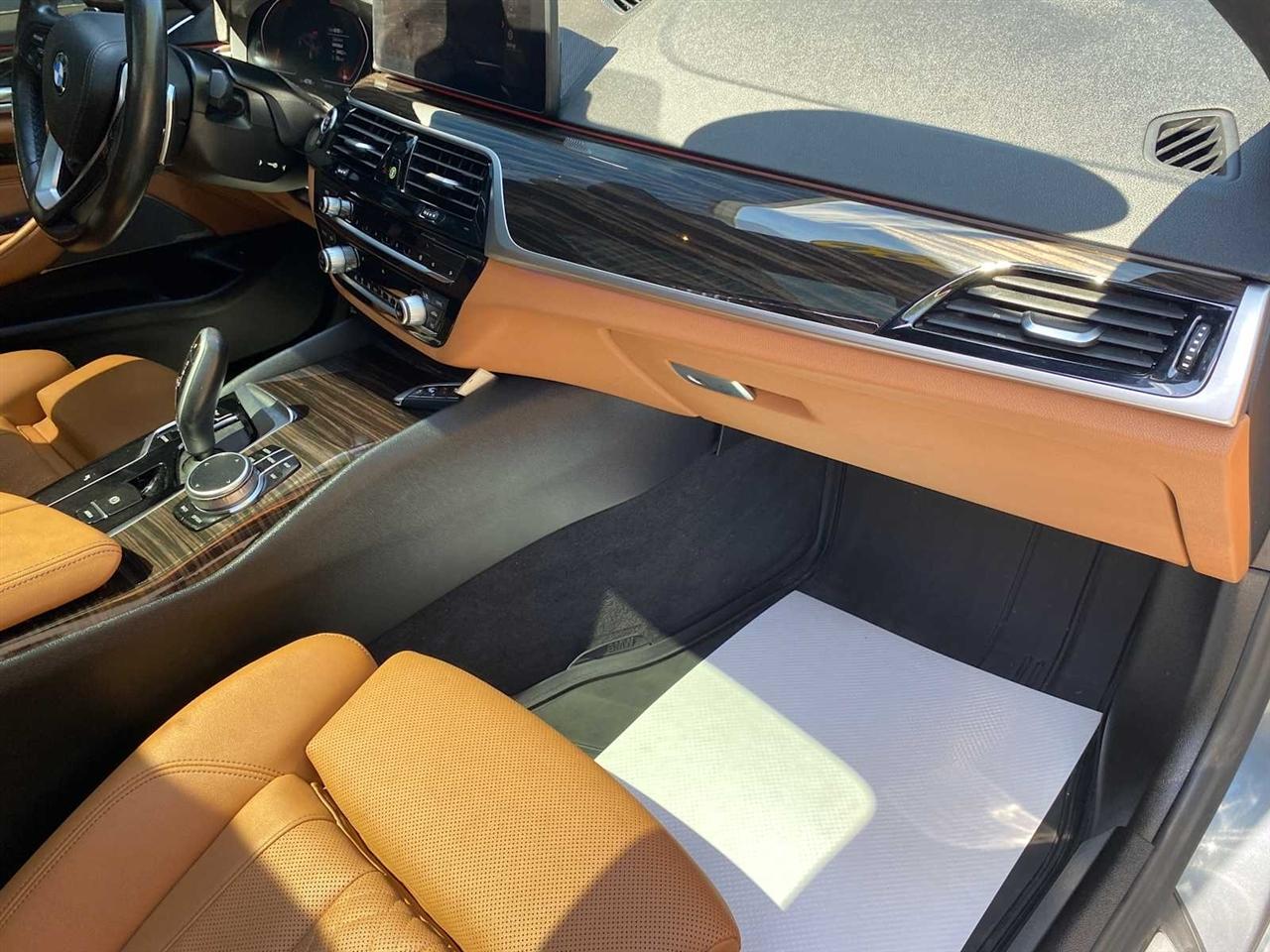 BMW 5-Series 530i xDrive 2022