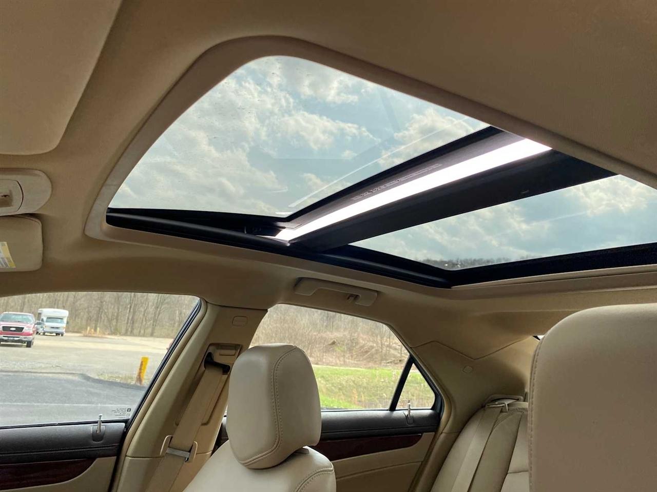 Cadillac CTS 3.0L Luxury AWD 2011