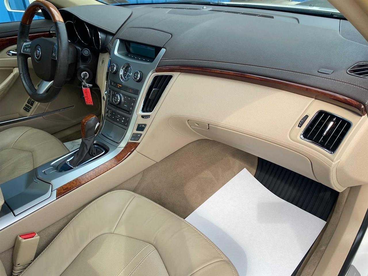 Cadillac CTS 3.0L Luxury AWD 2011