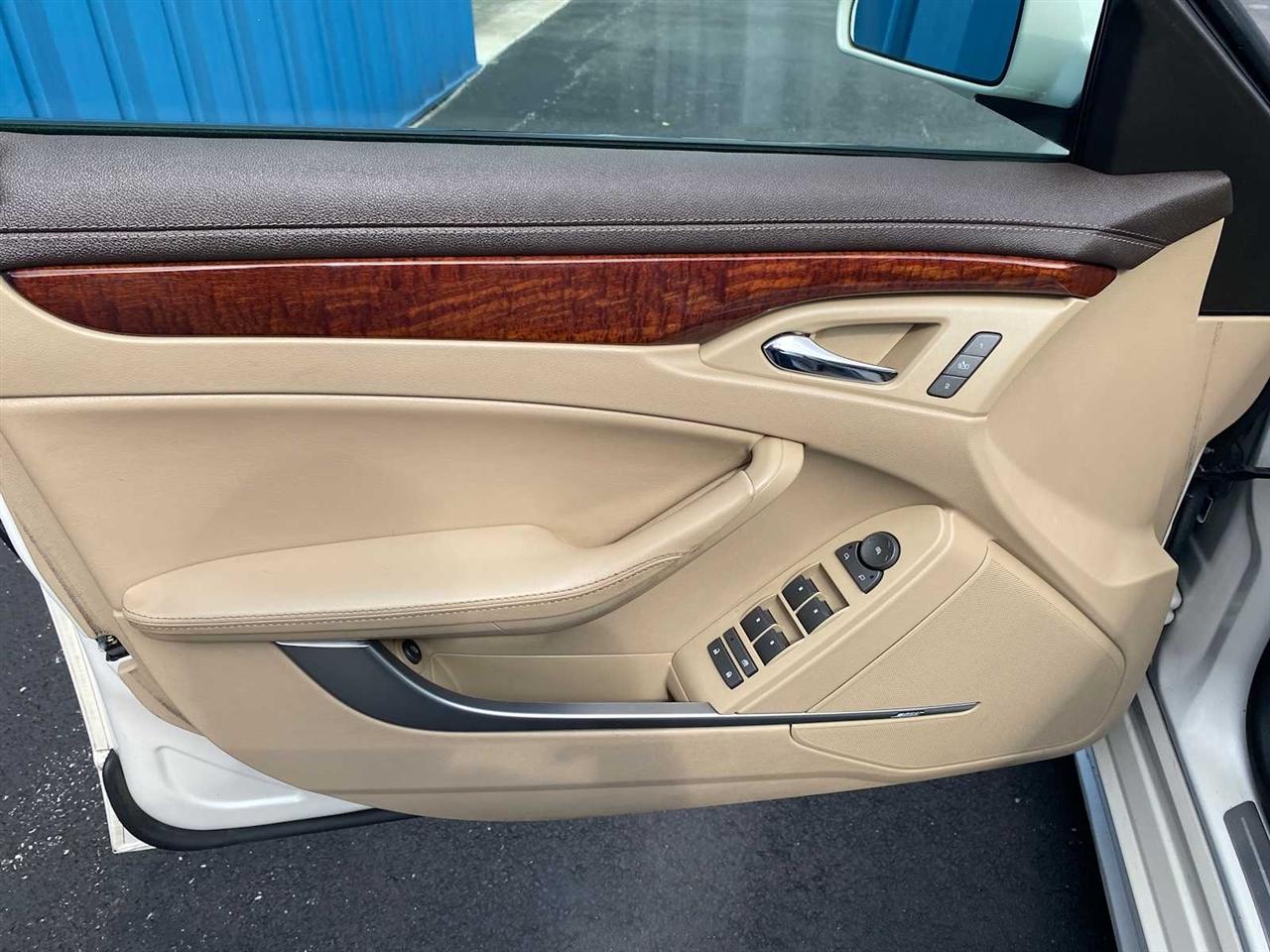 Cadillac CTS 3.0L Luxury AWD 2011