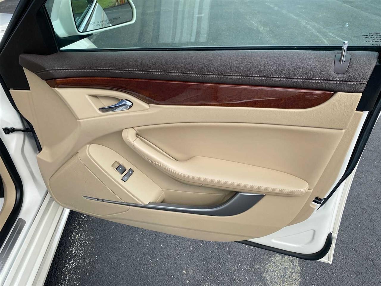 Cadillac CTS 3.0L Luxury AWD 2011