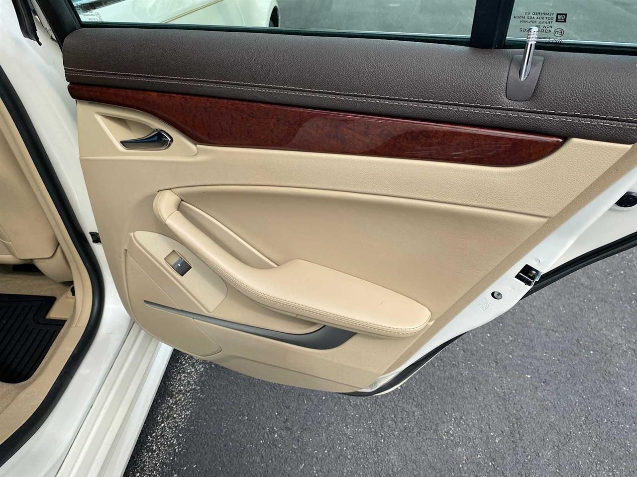 Cadillac CTS 3.0L Luxury AWD 2011