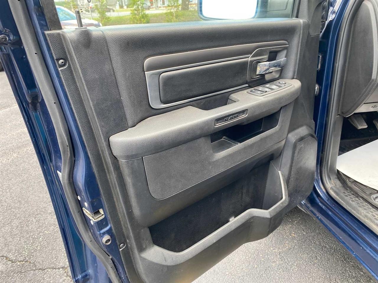 RAM 1500 Classic Warlock 4x4 Quad Cab 6'4" Box 2022
