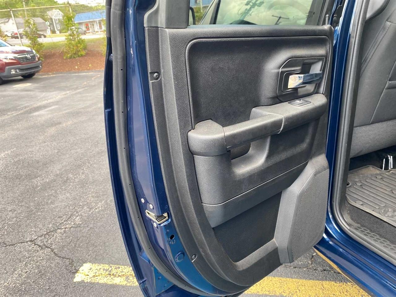 RAM 1500 Classic Warlock 4x4 Quad Cab 6'4" Box 2022