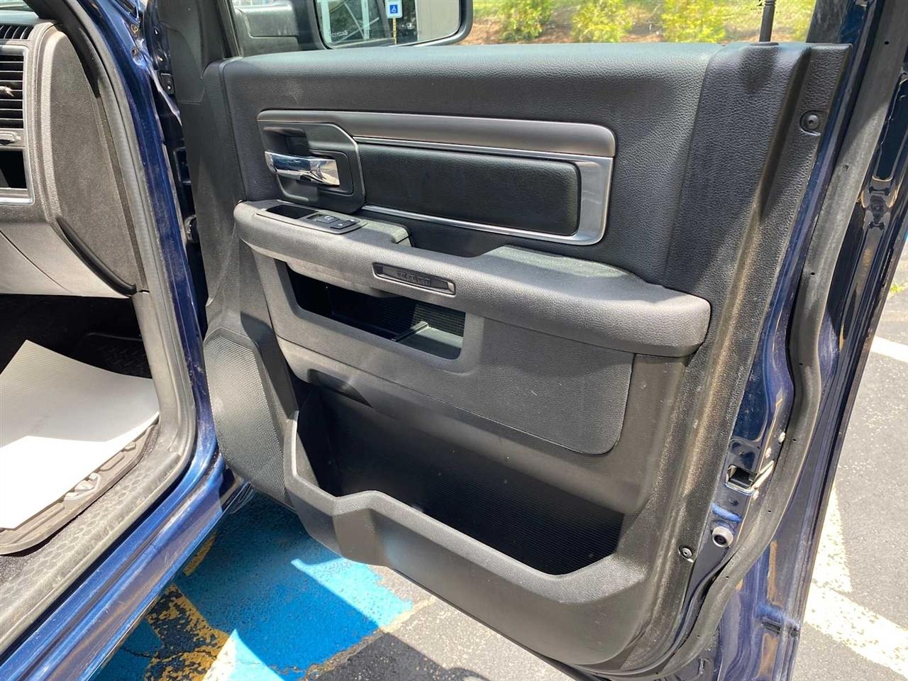 RAM 1500 Classic Warlock 4x4 Quad Cab 6'4" Box 2022
