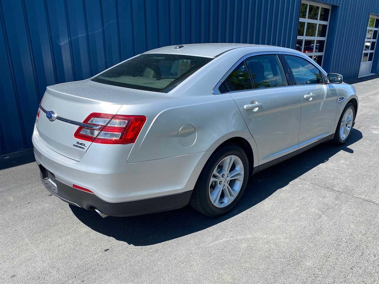 Ford Taurus SEL FWD 2016