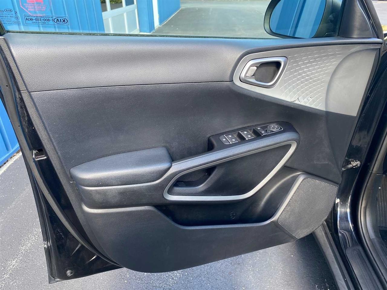 Kia Soul LX 6M 2021