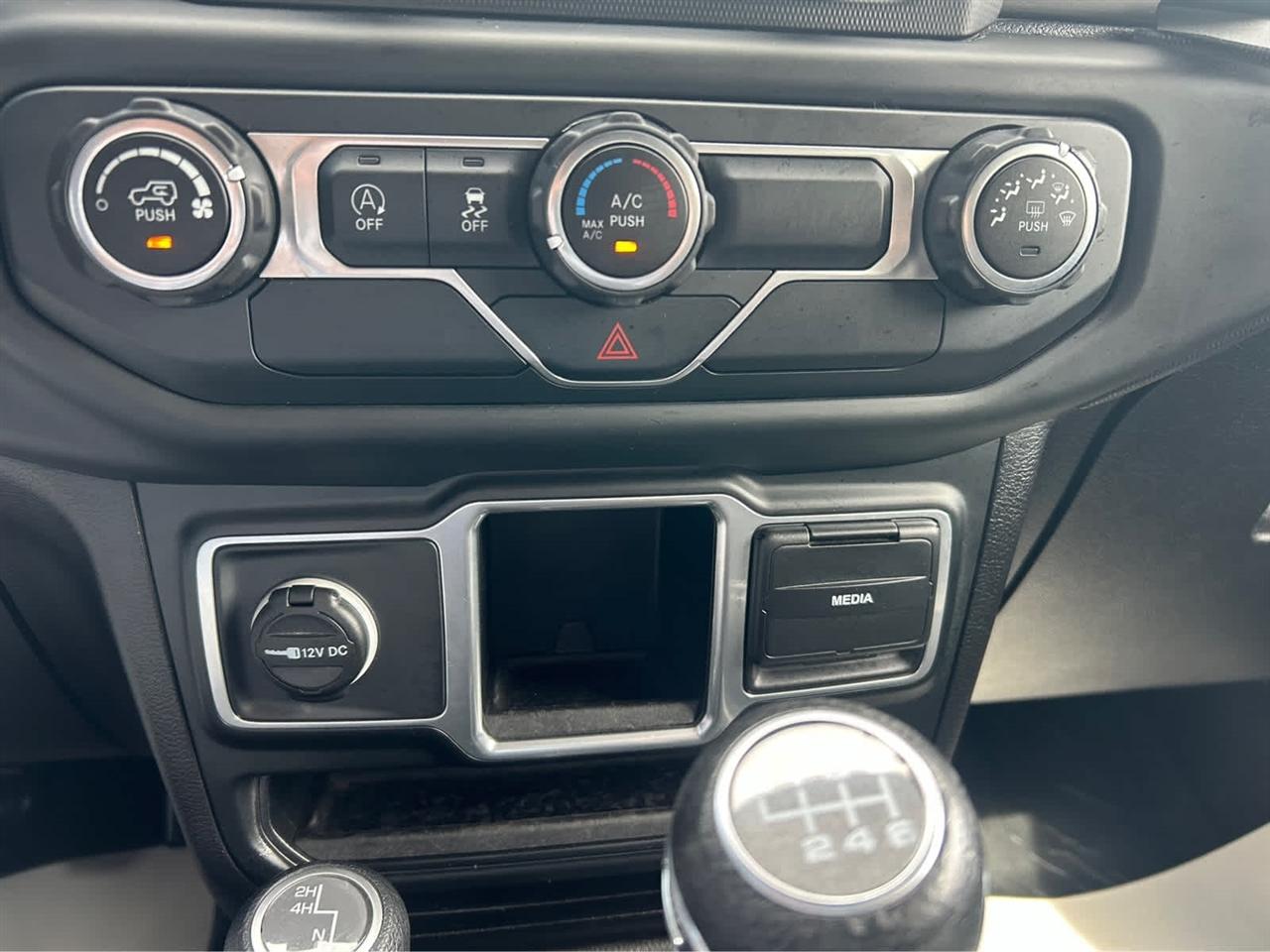 Jeep Wrangler Unlimited Sport 2018