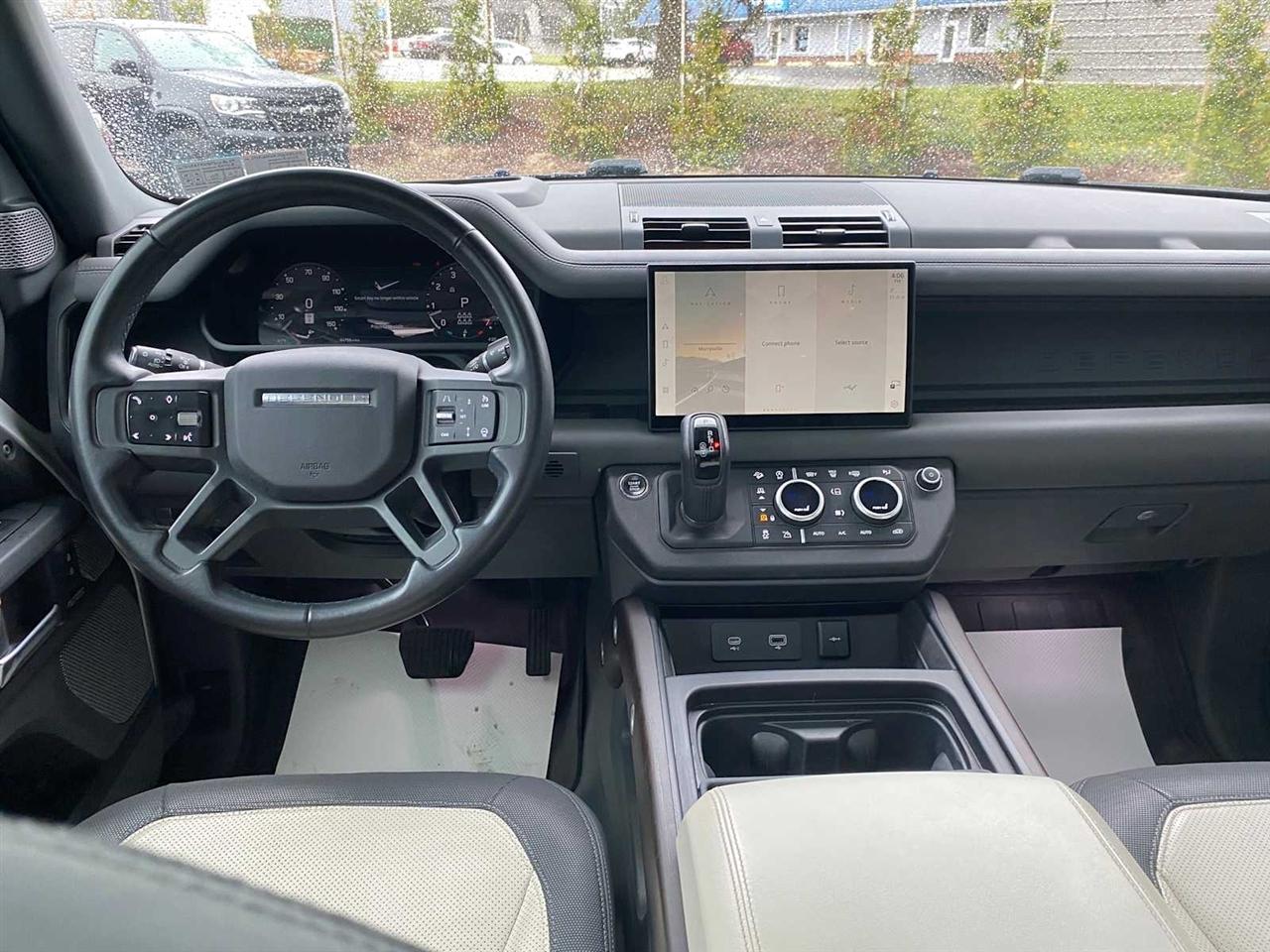 Land Rover Defender 130 X-Dynamic SE 2023