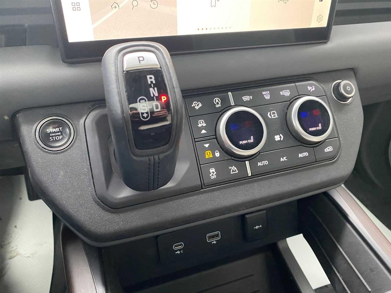 Land Rover Defender 130 X-Dynamic SE 2023