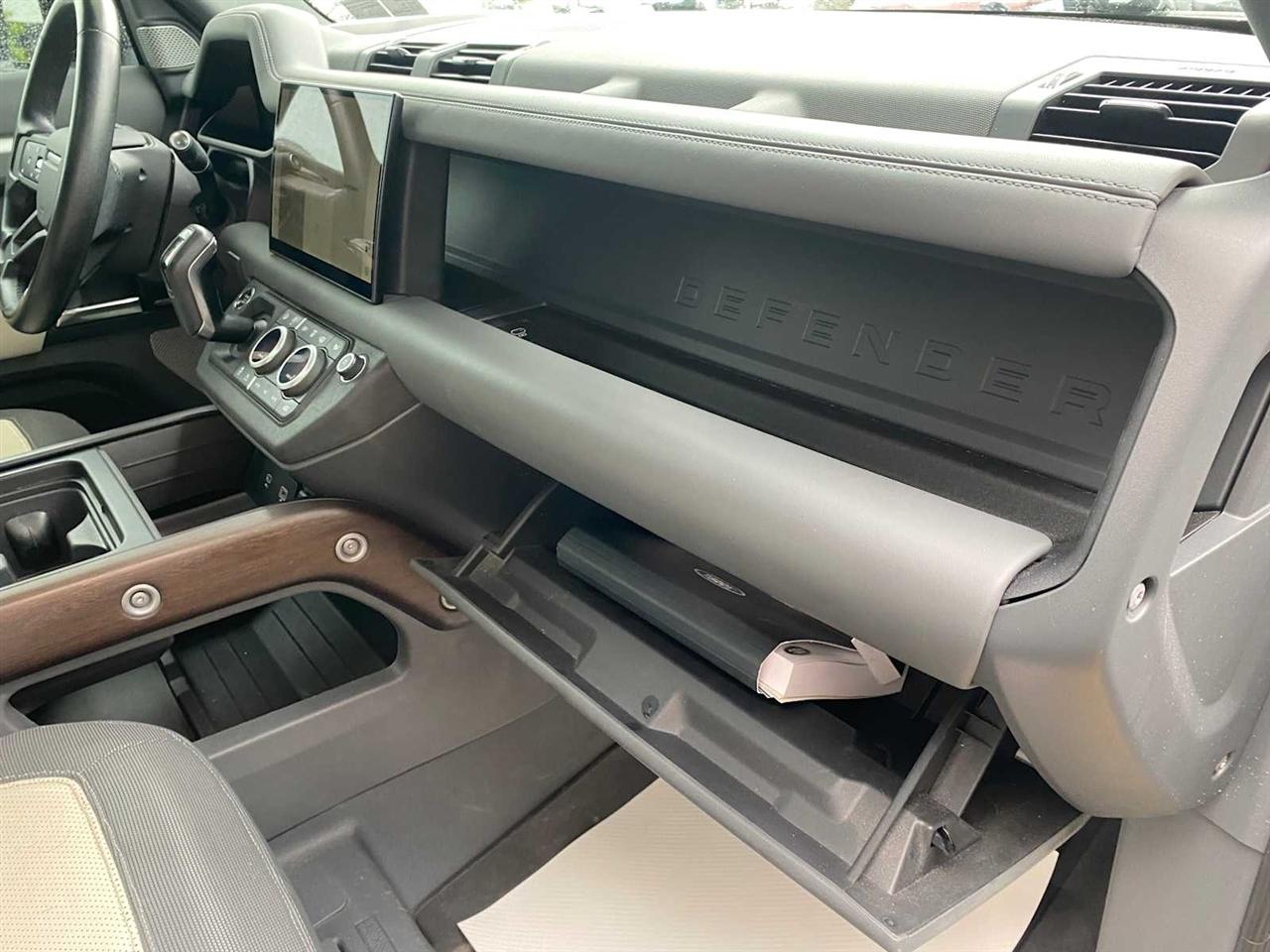 Land Rover Defender 130 X-Dynamic SE 2023