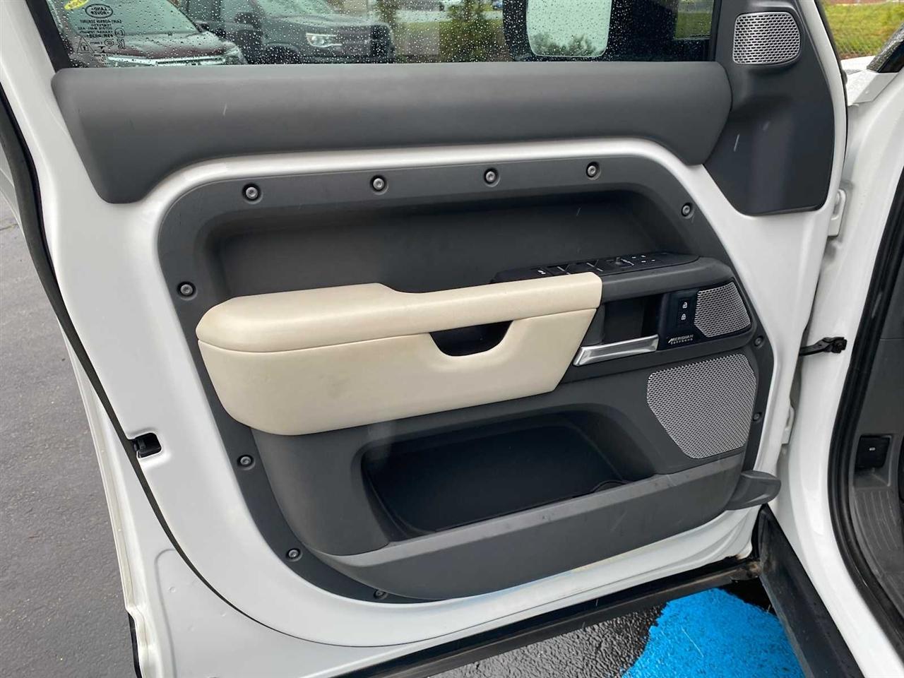Land Rover Defender 130 X-Dynamic SE 2023