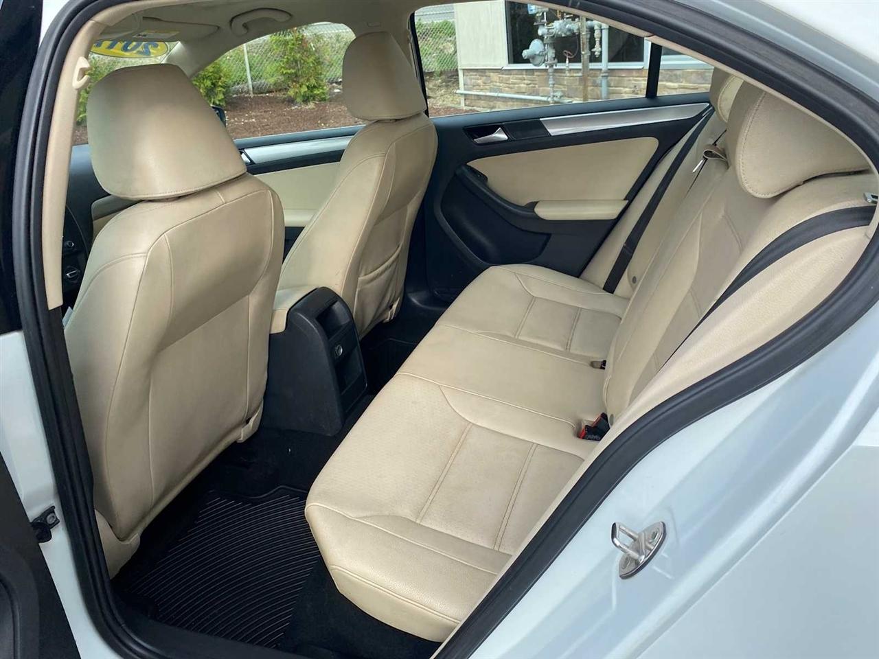 Volkswagen Jetta 1.4T SE 6A 2017