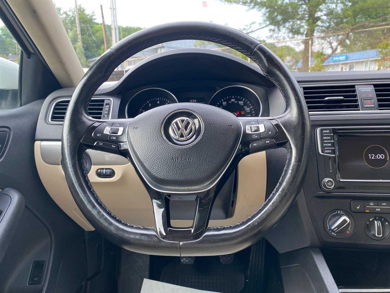 Volkswagen Jetta 1.4T SE 6A 2017